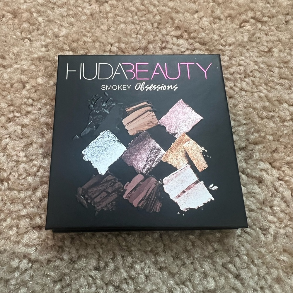 Huda Beauty Eyeshadow Palette